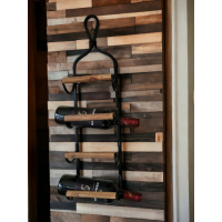 Wijnrek hangend metaal zwart met houten randen voor 4 flessen. Afmetingen 18x12x70 cm