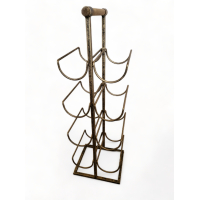 Wijnrek staand 8 flessen metaal goud met houten handvat. Afmetingen 19,5 x 19,5 x 60 cm