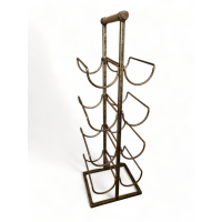 Wijnrek staand 8 flessen metaal goud met houten handvat. Afmetingen 19,5 x 19,5 x 60 cm