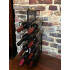 Wijnrek staand 8 flessen metaal zwart met houten handvat. Afmetingen 19,5 x 19,5 x 60 cm